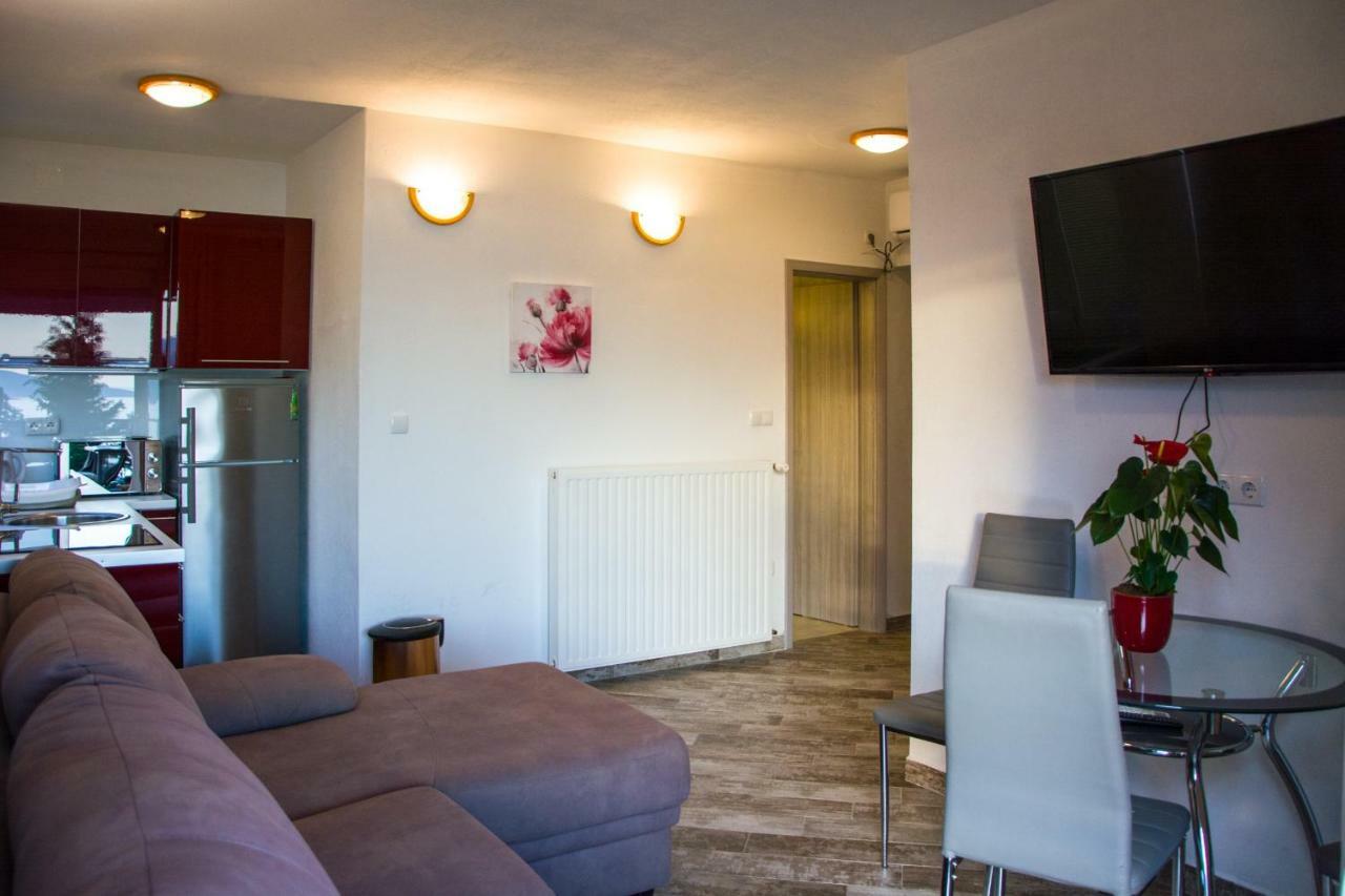 Nehaj Apartment เซนญ์ ภายนอก รูปภาพ