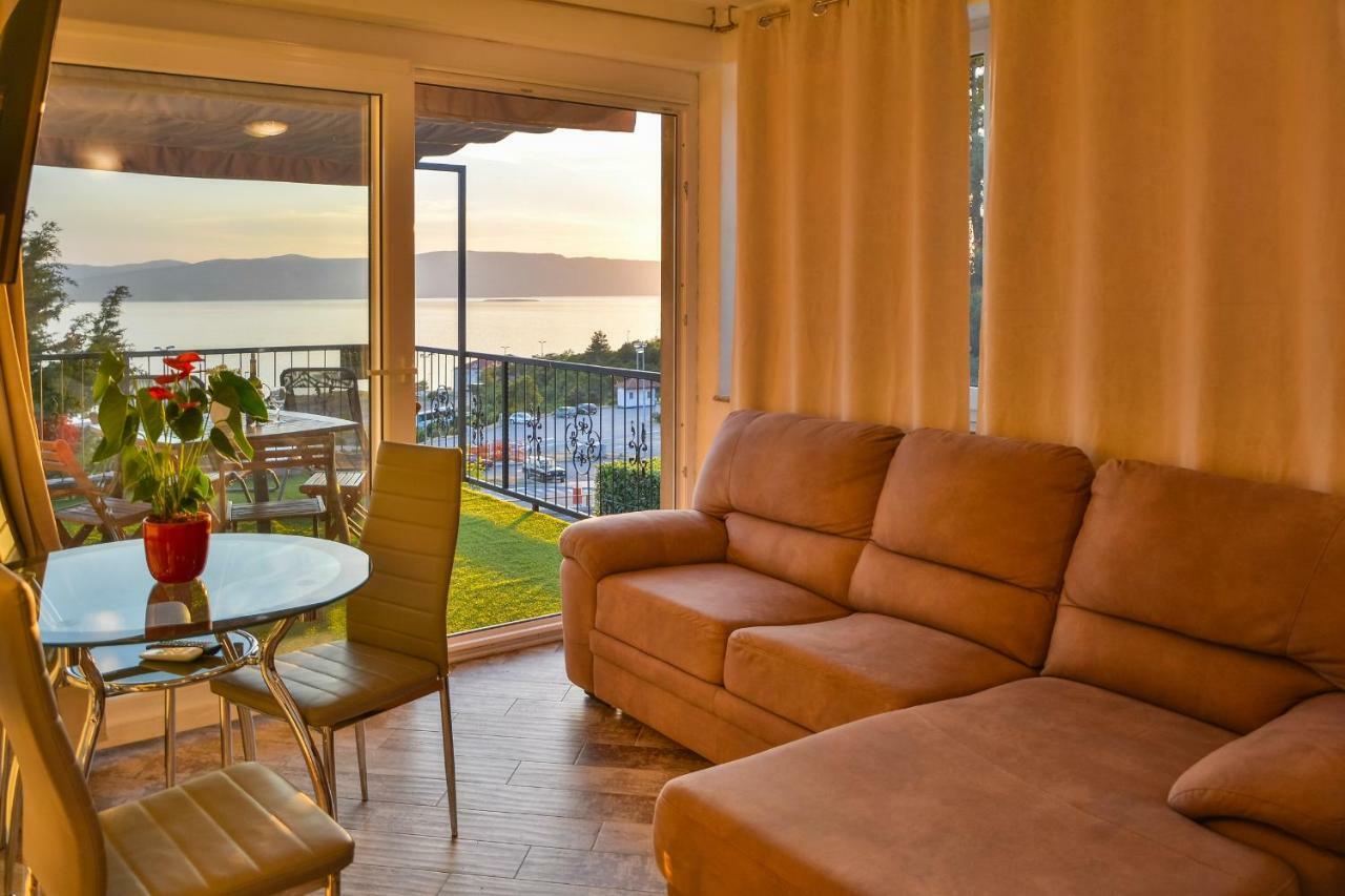 Nehaj Apartment เซนญ์ ภายนอก รูปภาพ